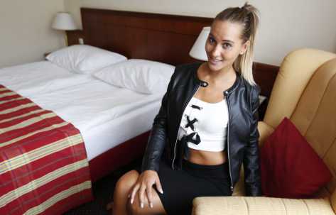 DateSlam - Naomi aka Naomi Bennet - First Date Fuck Having Sex With Her Is Easy