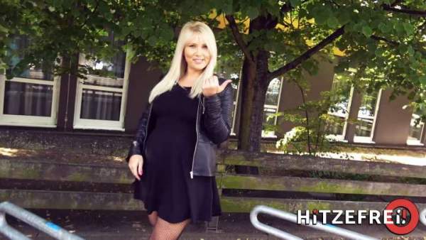 Hitzefrei - Tatjana Young - Fucking In The City Park