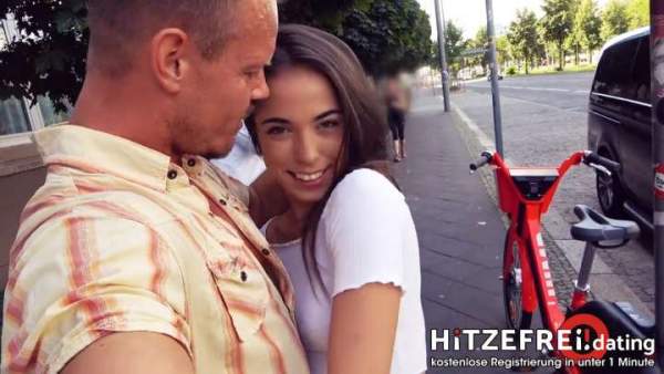 Hitzefrei - Anastasia Brokelyn - Bangs In The Park Part 1