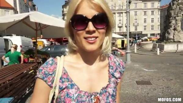 PublicPickUps - Catherine - At The Market