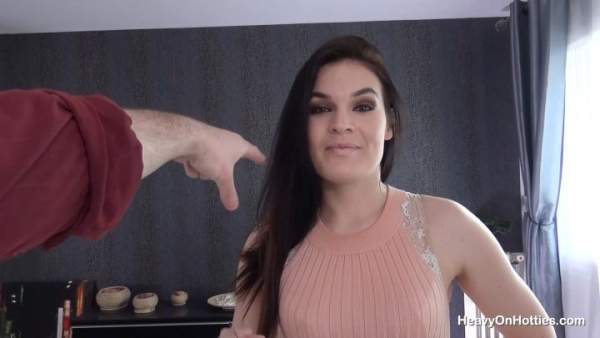 HeavyOnHotties - Hannah Vivienne - Tall Girl