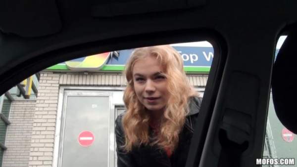 StrandedTeens - Nishe aka Nisha - Russian Teen Gives Great Head