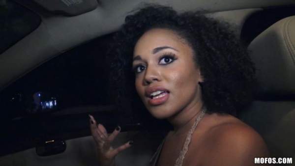 StrandedTeens - Julie Kay - Ebony Amateur Outdoor Hook-Up