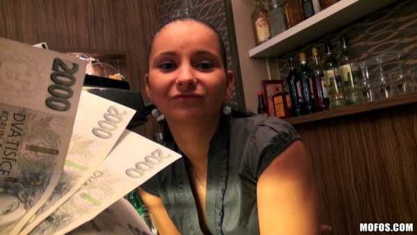PublicPickUps - Marie Getty - Barmaid Wants The Tip