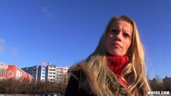 PublicPickUps - Lucie aka Bella Karina - Ain't Nothing Like The Real Thing, Baby!