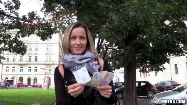 PublicPickUps - Blanka Grain - Boning Off The Beaten Path