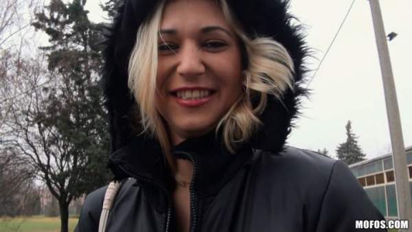 PublicPickUps - Linda Ray - Smear That Lipstick on My Cock