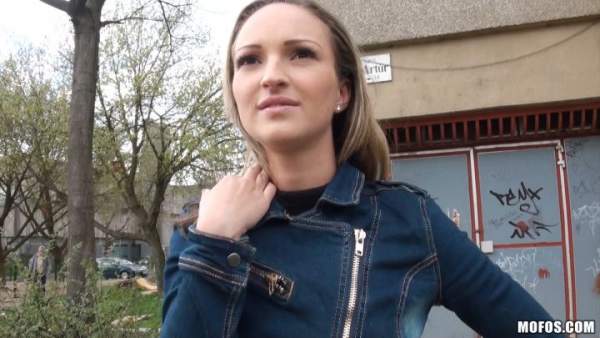 PublicPickUps - Melanie aka Vicky Braun - Seducing a Hungarian Amateur