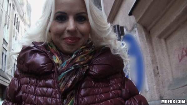 PublicPickUps - Lynna Nilsson - Topless DJ Puts on a Private Show