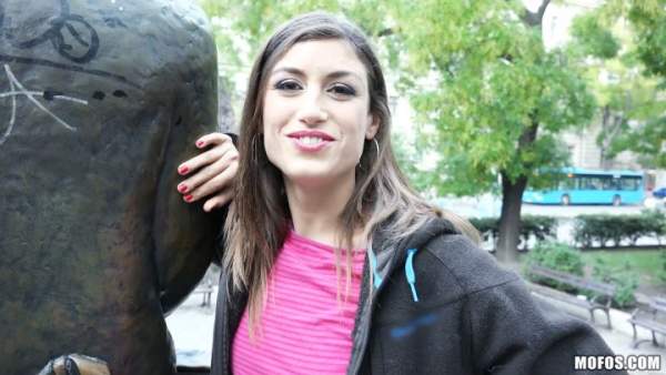 PublicPickUps - Julia Roca - Spanish Beauty Gives Messy Head