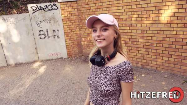 Hitzefrei - Lily Ray - Man Milk For The Cute Teen