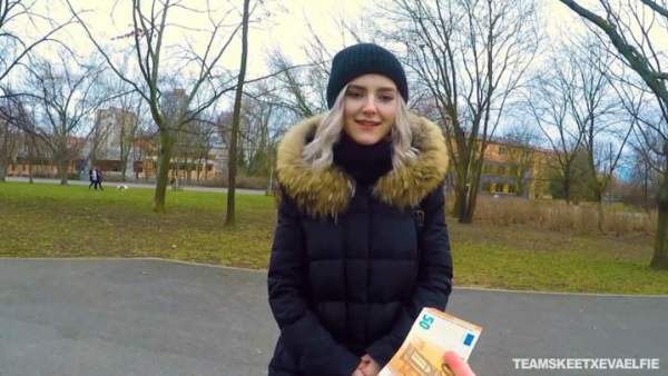 TeamSkeetExtras - Eva Elfie - I Gave A Fan Blowjob In Public