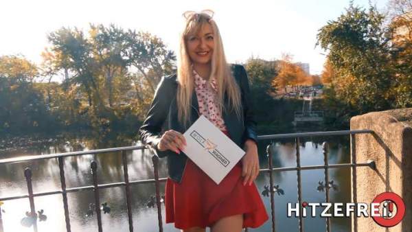 Hitzefrei - Dirty Old Pornfighter Makes Lola Shine Squeak