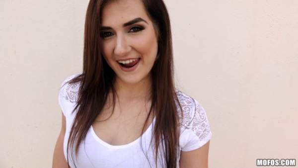 PublicPickUps - Stoney Lynn - Babe Fucks in Bathroom for Tattoo