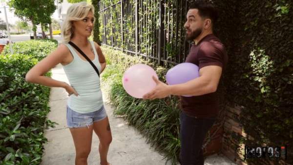 PublicPickUps - Winter Bell - Water Balloon Prank