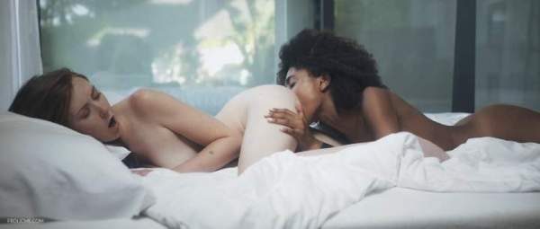 FrolicMe - Luna Corazon And Linda Sweet - Focused