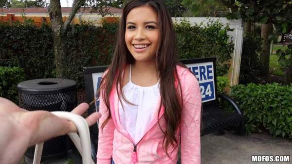 StrandedTeens - Zaya Cassidy - Petite Latina Gives a Good Blowjob