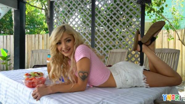 YNGR - Sia Lust Loves To Get Drilled Deep In Public