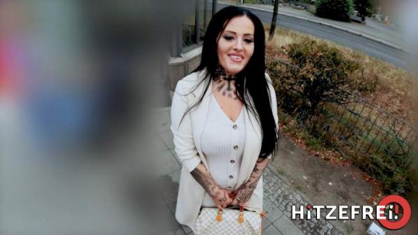 Hitzefrei - Big Fat German Pornstar Ashley Cumstar Enjoys A Hot Sex On A Couch!