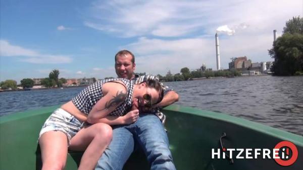 Hitzefrei - Fabienne - PUBLIC HOOK UP with SKINNY BITCH - TWO GUYS share!