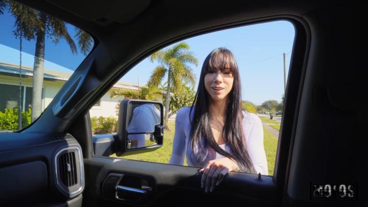 PervsOnPatrol - Sabrina Valentine and JMac - Deliveryman Gives Client a Big Tip