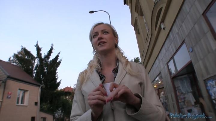 PublicAgent E33 - Vicky