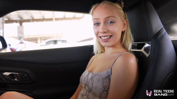 Bang! RealTeens - Braylin Bailey Gets A Gift Of A Vibrator On Her Date