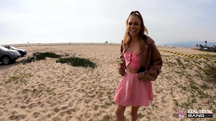 Bang! RealTeens - Summer Vixen Spreads Her Pussy Lips On The Beach