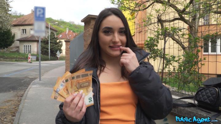 PublicAgent - Sara Diamante - Italian Brunette Lost Her Phone