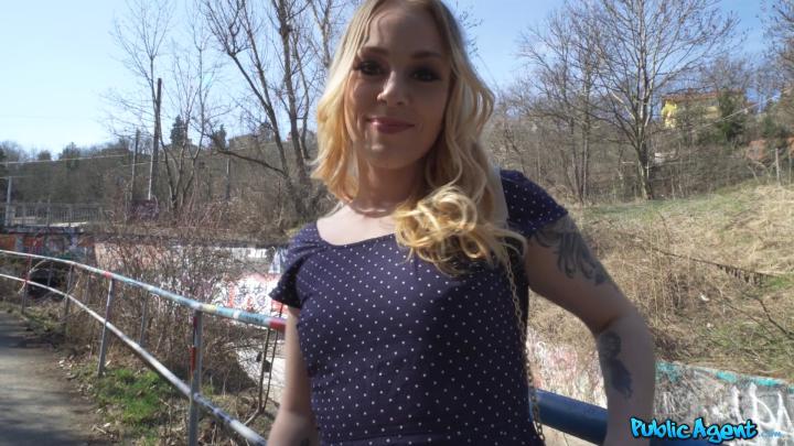 PublicAgent - Chrystal Sinn - Creampied in the Tunnel