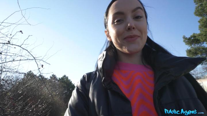 PublicAgent - Zoe Doll - Shake That Ass on the Street