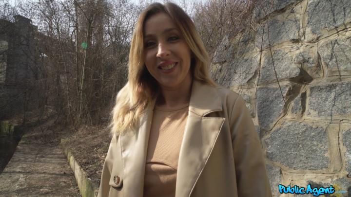 PublicAgent - Mia Brown - Hot MILF Stunning Boobs