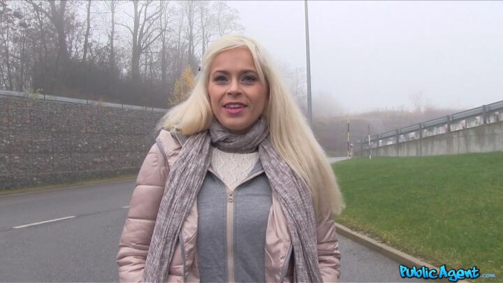 PublicAgent - Vittoria Dolce - Vacationing Italian Fucked by Local