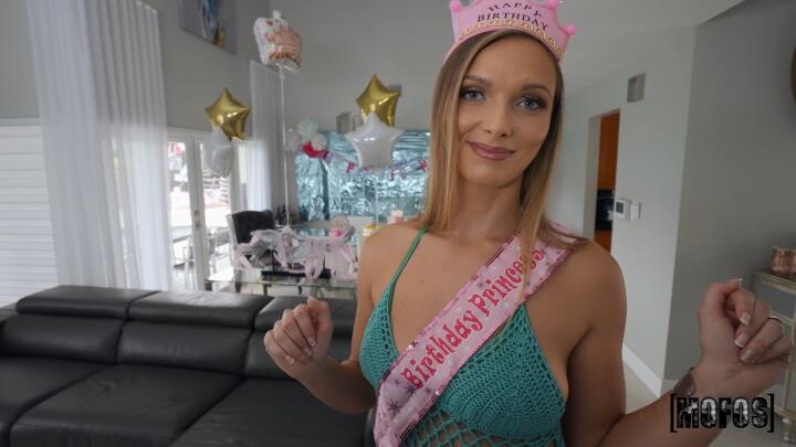 IKnowThatGirl - Layna Landry and JMac - Saving Layna's Party