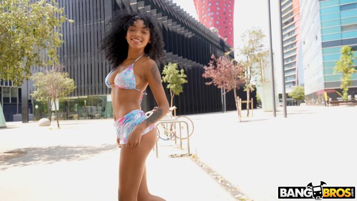 PublicBang - Barbie Rous - Barbie Gone Wild