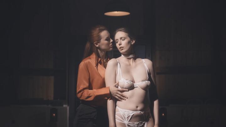 FrolicMe - Gina Snow and Charlie Red - Boss Bitch