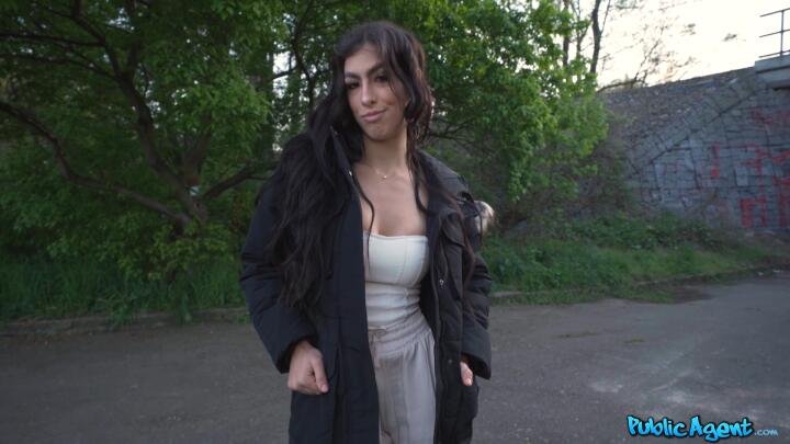 PublicAgent - Alicia Trece and Martin Gun - Colombian Outdoor Fucker