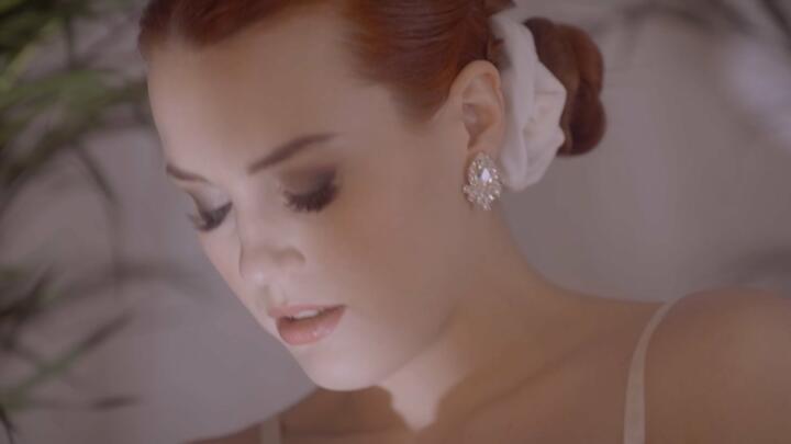 FrolicMe - Charlie Red - Reflections