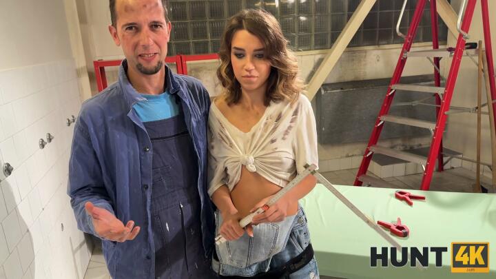Hunt4K - Elena Vedem and Ricky Rascal - The De-scent