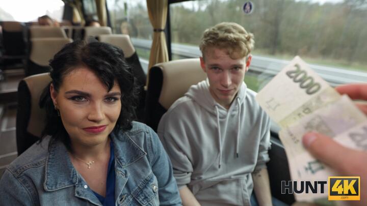 Hunt4K - Federika and Charlie Dean - Sex on the Bus