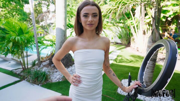 LetsPostIt - Nikki Nicole and Mike Ox - Social Influencer