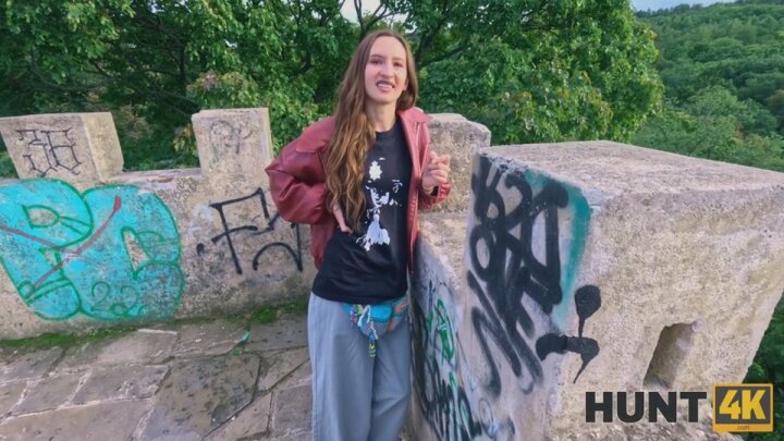 Hunt4K - Mari Moon and Stanley Johnson - Clithanger