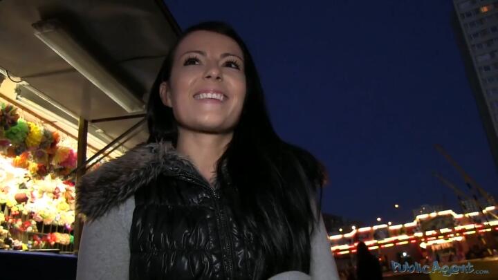 Public Agent - Kamila - E135