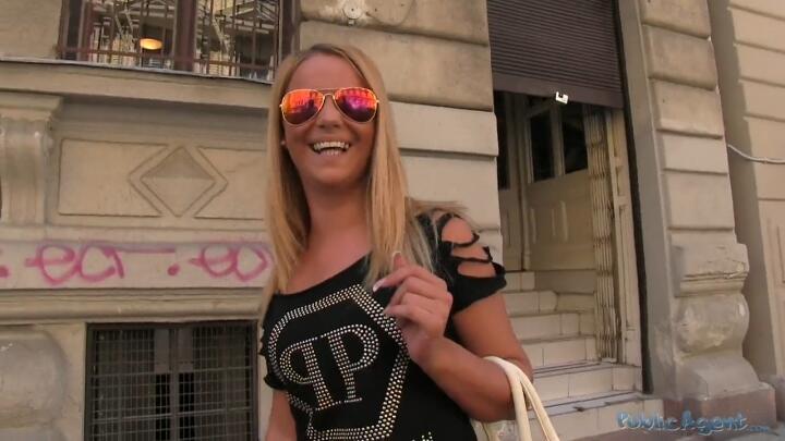 PublicAgent - Christine - E223