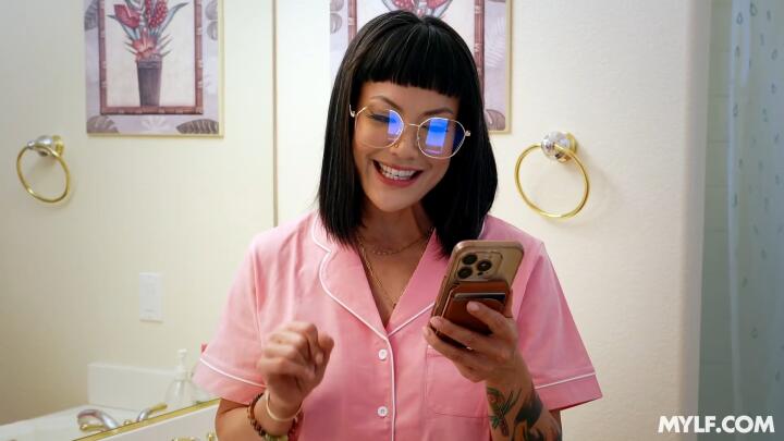 TigerMoms - Kitty Chow - “Eat My Pussy, Douchebag!” (Kitty Chow Debut + “Beef” Parody)